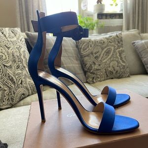 GIANVITO ROSSI
Portofino 105 Satin Sandals Brand New
Size: 9 | IT 39